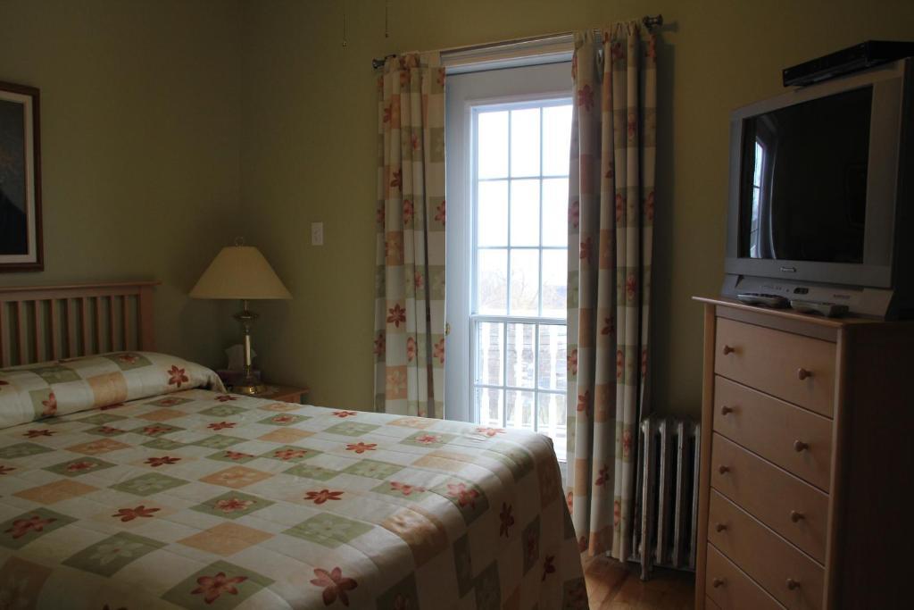 Dolan'S Inn & Suites Pictou Bagian luar foto