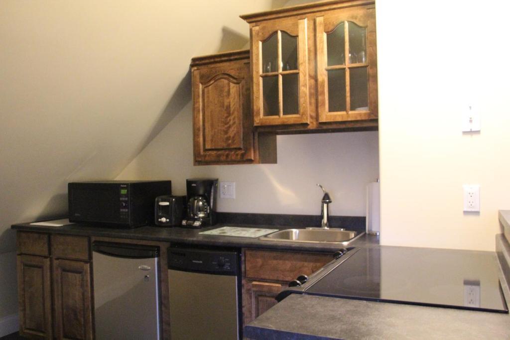 Dolan'S Inn & Suites Pictou Bagian luar foto
