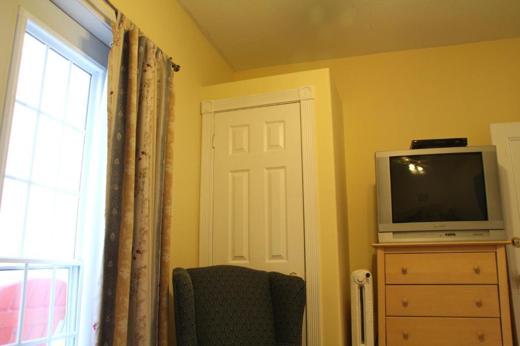 Dolan'S Inn & Suites Pictou Bagian luar foto