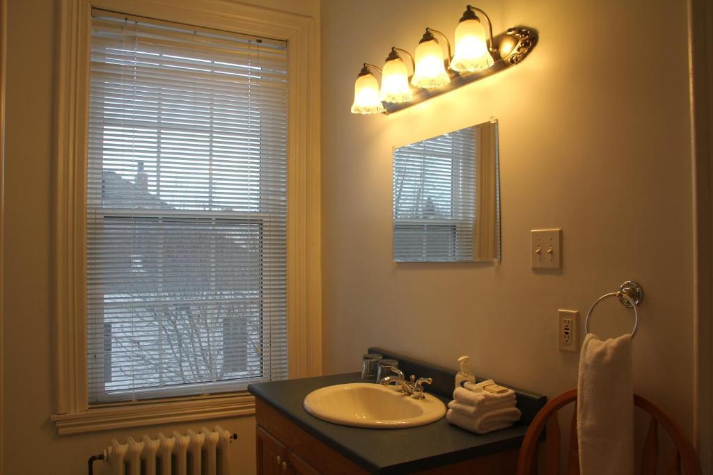Dolan'S Inn & Suites Pictou Bagian luar foto