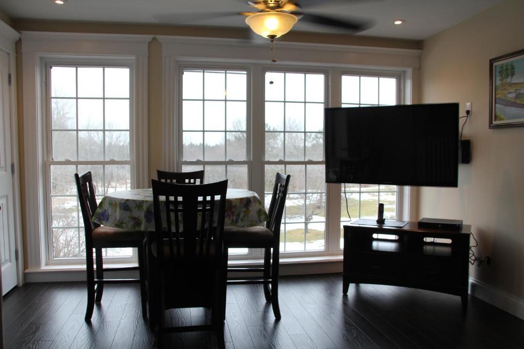 Dolan'S Inn & Suites Pictou Bagian luar foto
