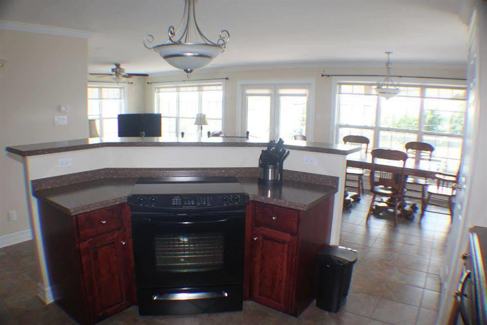 Dolan'S Inn & Suites Pictou Bagian luar foto