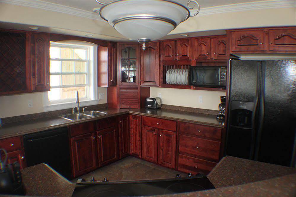 Dolan'S Inn & Suites Pictou Bagian luar foto